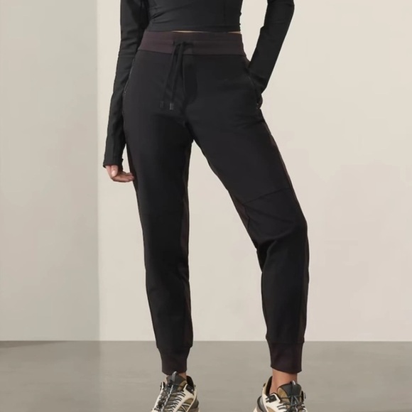 Athleta Pants - Athleta Headlands Hybrid Trek Mid Rise Joggers Black Size 10